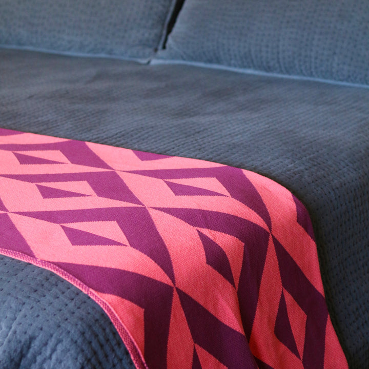 MODERN GEOMETRIC BED SCARF