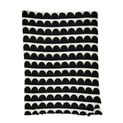 Black and White Scallop Pattern Throw