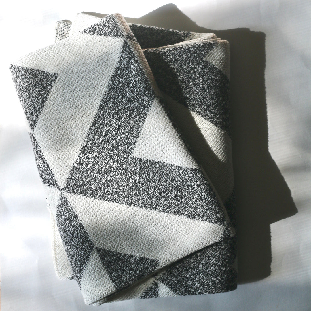 Reverse Throw Blanket in Black & White Marl