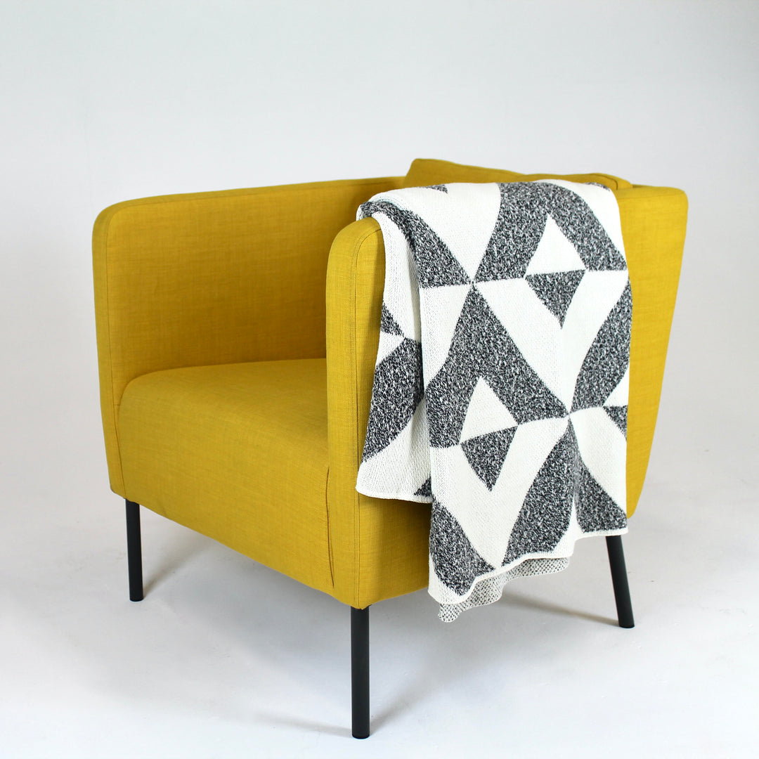 Reverse Throw Blanket in Black & White Marl