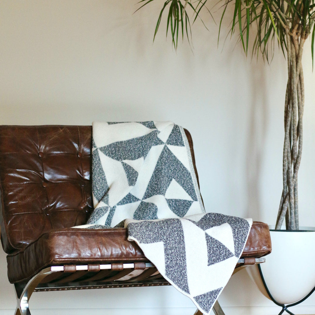 Reverse Throw Blanket in Black & White Marl