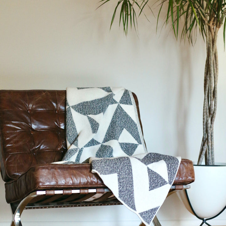 Reverse Throw Blanket in Black & White Marl