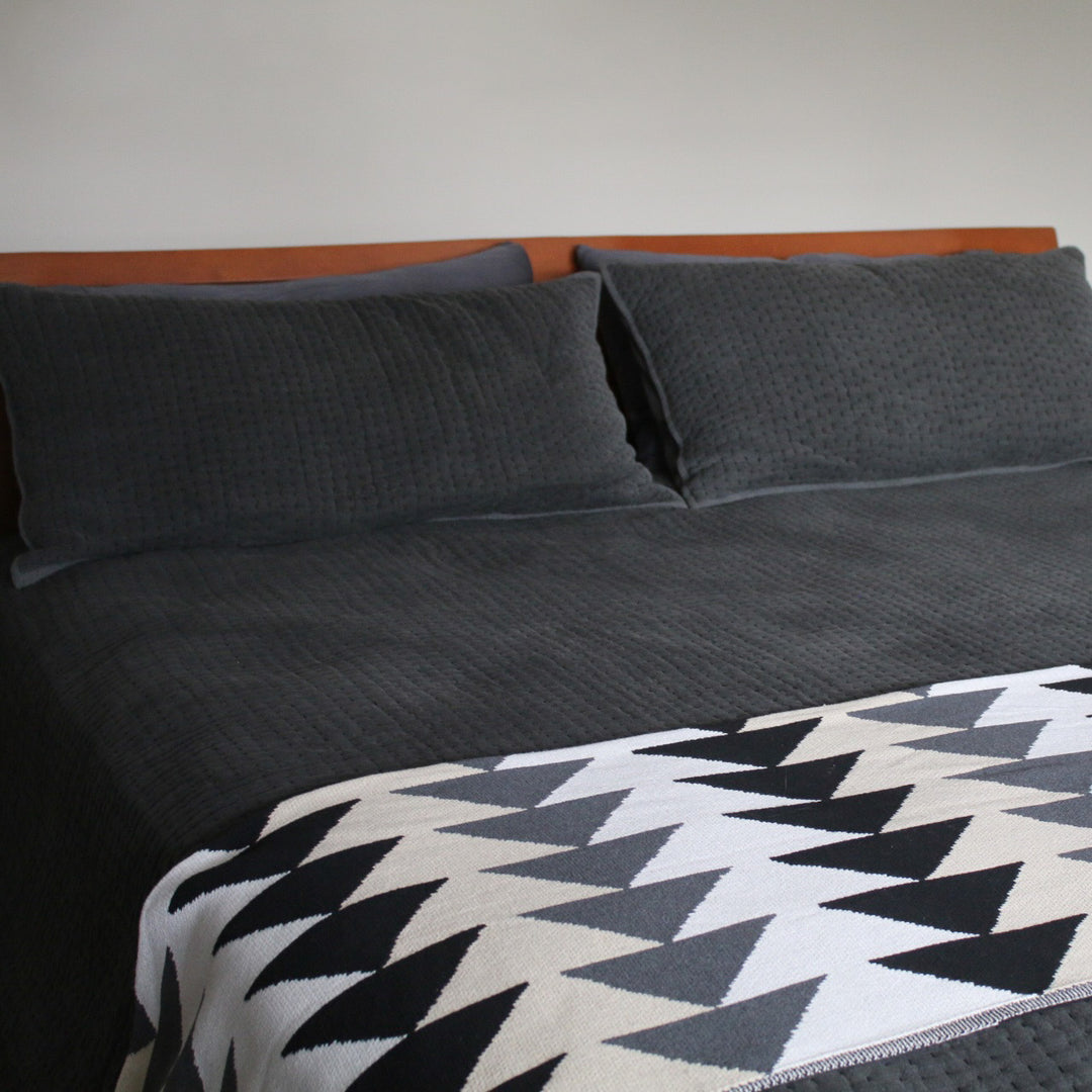 Aero King and Queen Bed Runner- Black / Dove / Linen