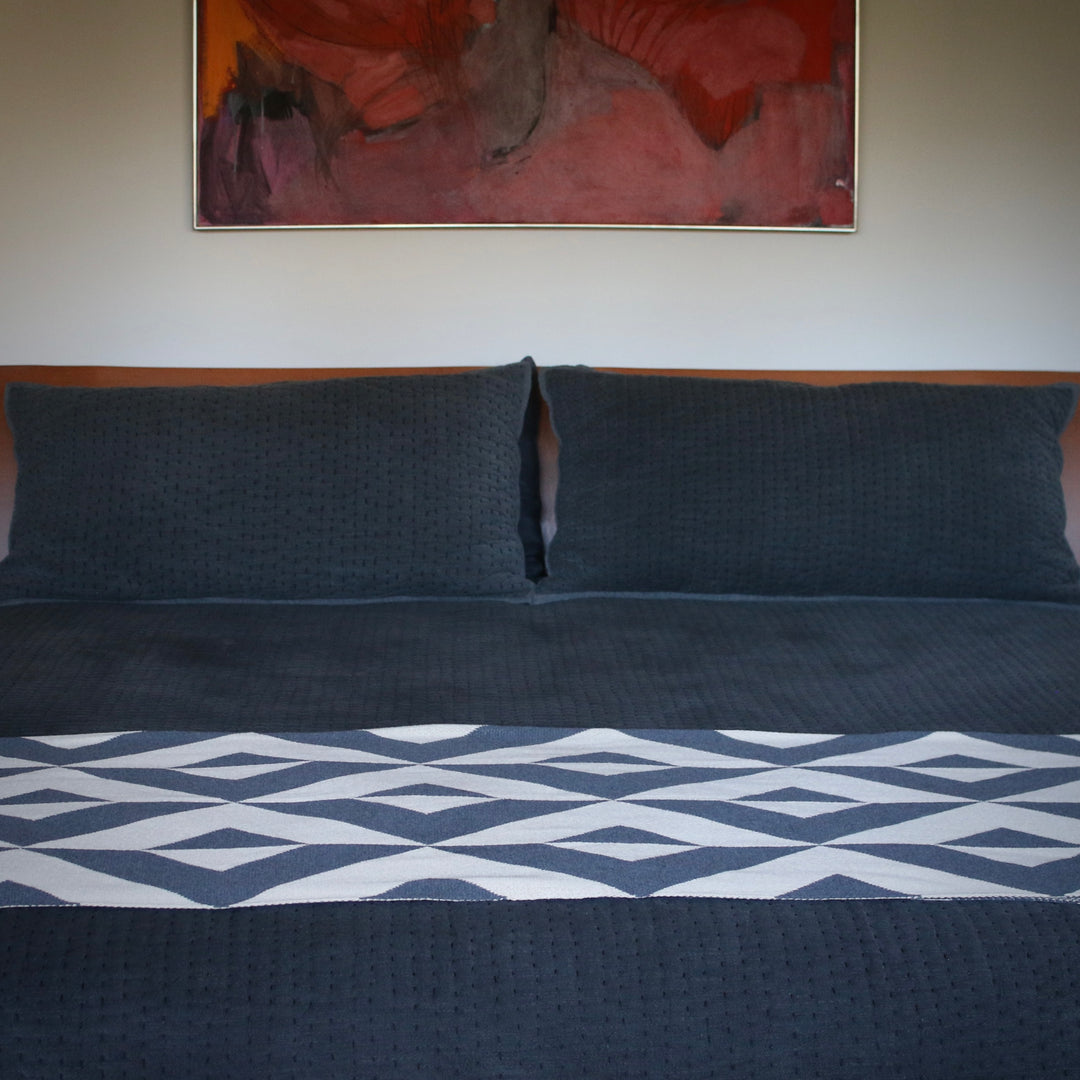 BOLD GEOMETRIC BED SCARF