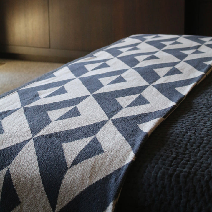 GEOMETRIC KNIT BED SCARF