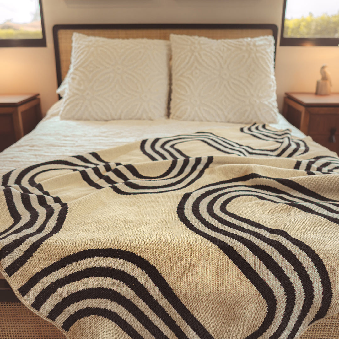 Funky big wavy lined throw in beige